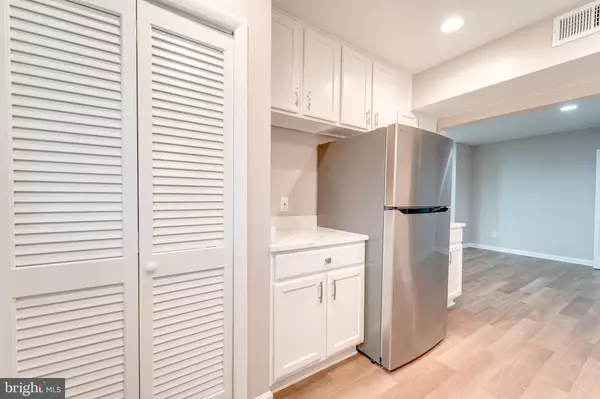 Alexandria, VA 22314,51 SKYHILL RD #202