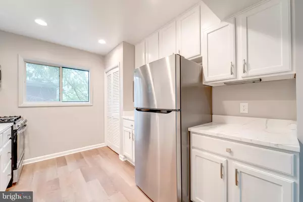 Alexandria, VA 22314,51 SKYHILL RD #202