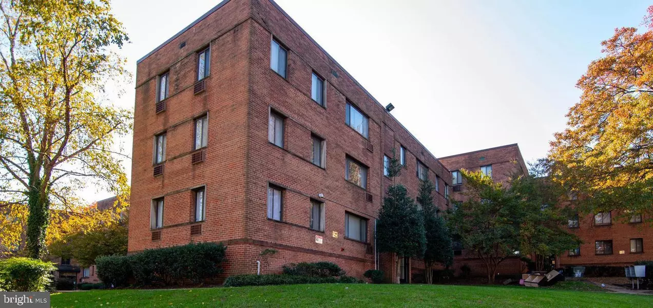 6 GALVESTON ST SW #103, Washington, DC 20032