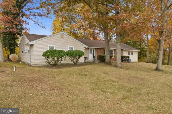 Cream Ridge, NJ 08514,193 BURLINGTON PATH RD