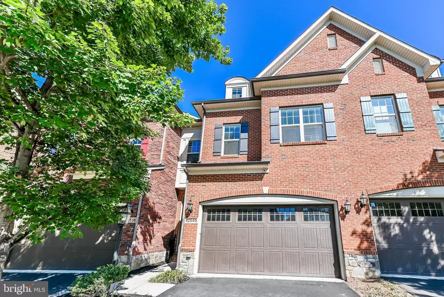 42540 DREAMWEAVER, Ashburn, VA 20148