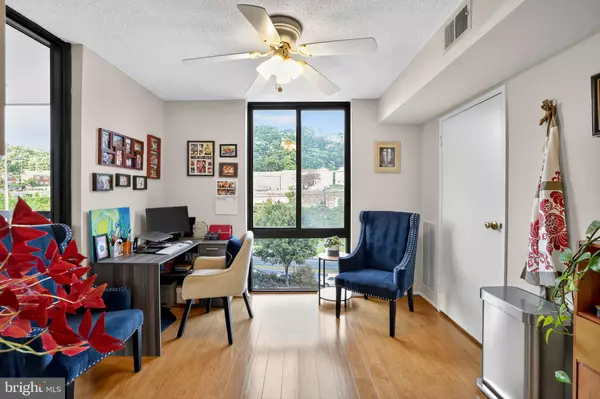 Arlington, VA 22204,4500 FOUR MILE RUN DR S #327