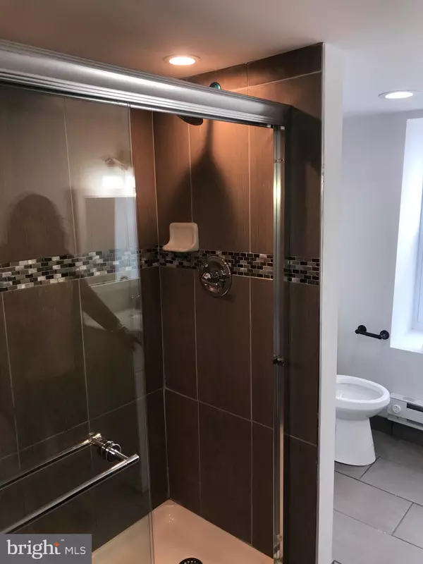 Philadelphia, PA 19141,4960 N 9TH ST