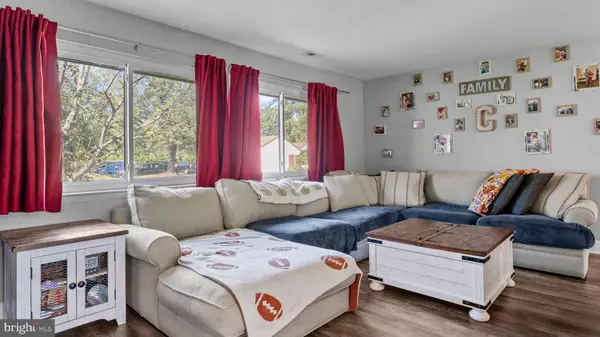 Mount Laurel, NJ 08054,6 E AZALEA LN E