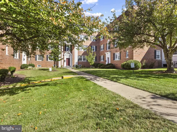 Washington, DC 20020,3810 W SE #302