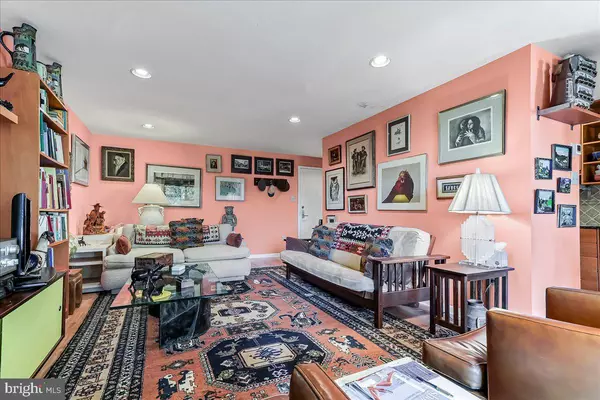 Narberth, PA 19072,1640 OAKWOOD DR #W114