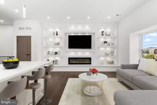 Philadelphia, PA 19152,8606 FRONTENAC ST