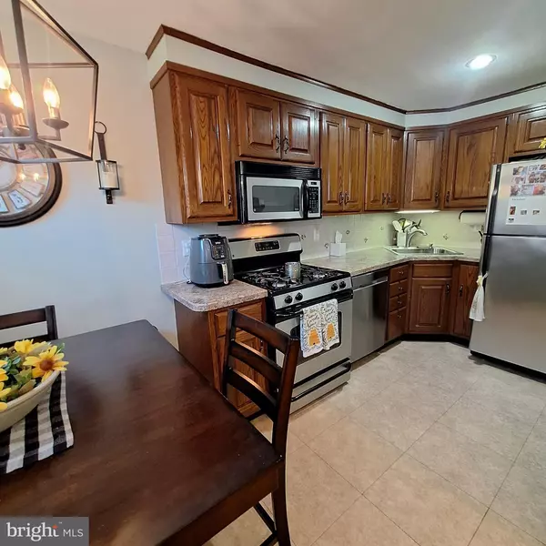 Glenolden, PA 19036,1002 BROOKWOOD LN