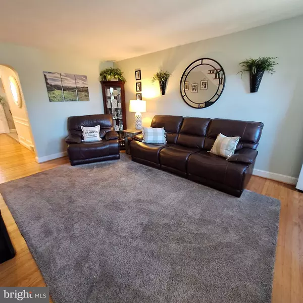 Glenolden, PA 19036,1002 BROOKWOOD LN