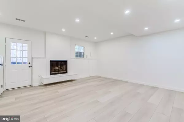 Reston, VA 20191,2362 BRANLEIGH PARK CT