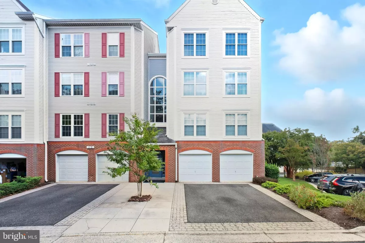 Alexandria, VA 22304,271 S PICKETT ST #201