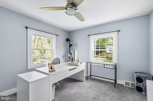 Philadelphia, PA 19128,909 GLENROY RD