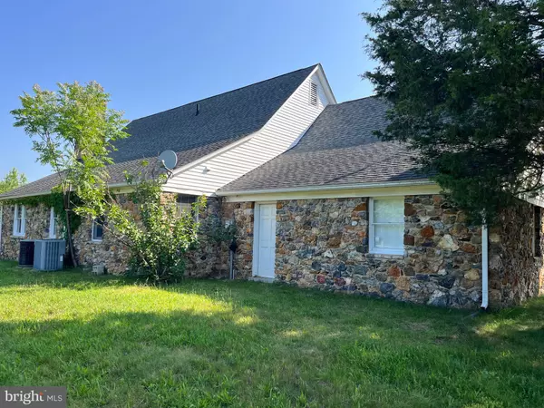 2954 BATTLEFIELD RD, Fishers Hill, VA 22626