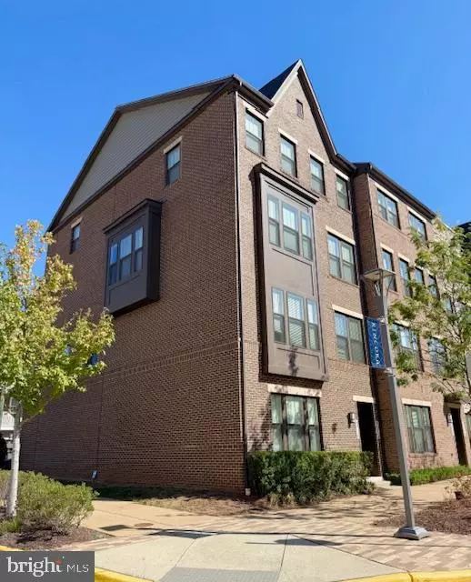 45116 KINCORA, Sterling, VA 20166