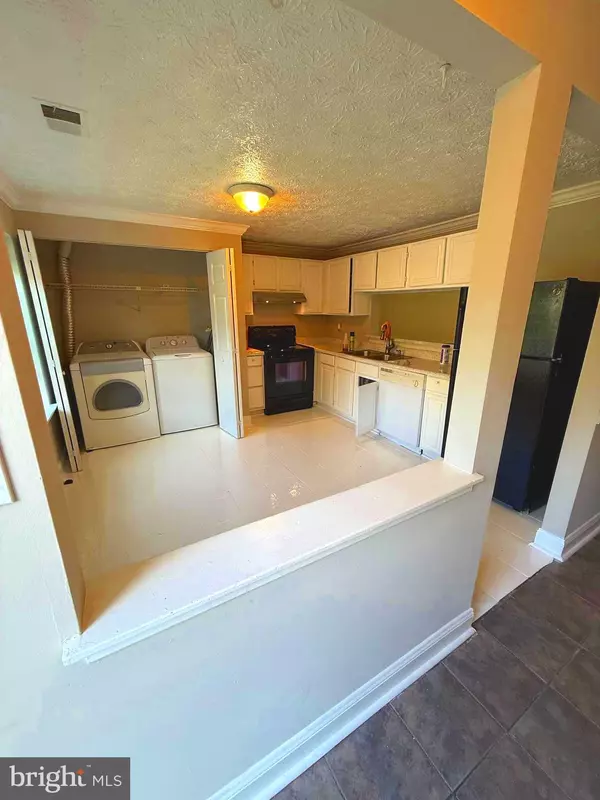 Triangle, VA 22172,3615 WHARF LN