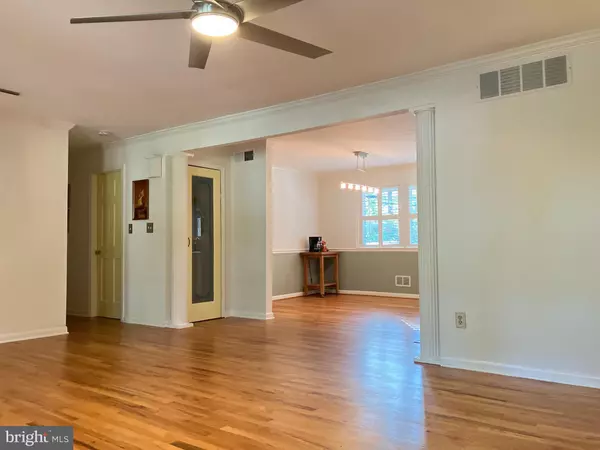 Severna Park, MD 21146,207 OAK AVE