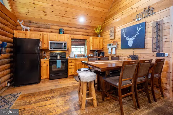 Oakland, MD 21550,50 VILLAGE DR #7