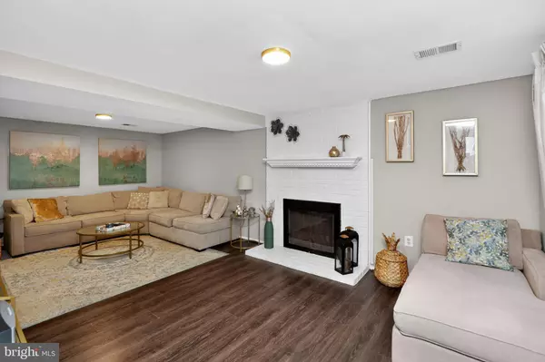 Woodbridge, VA 22193,13918 LYNHURST DR