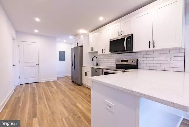 28 S MAIN ST, Pennington, NJ 08534