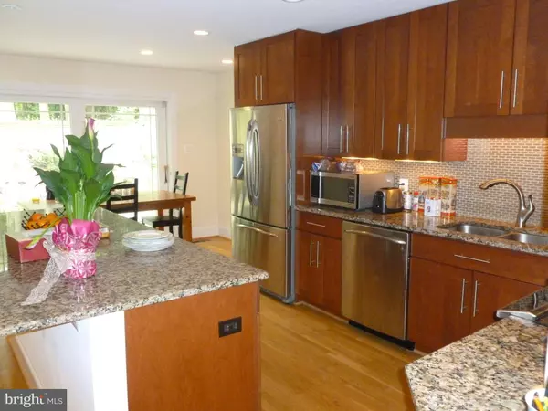 Mclean, VA 22102,7829 OLD DOMINION DR