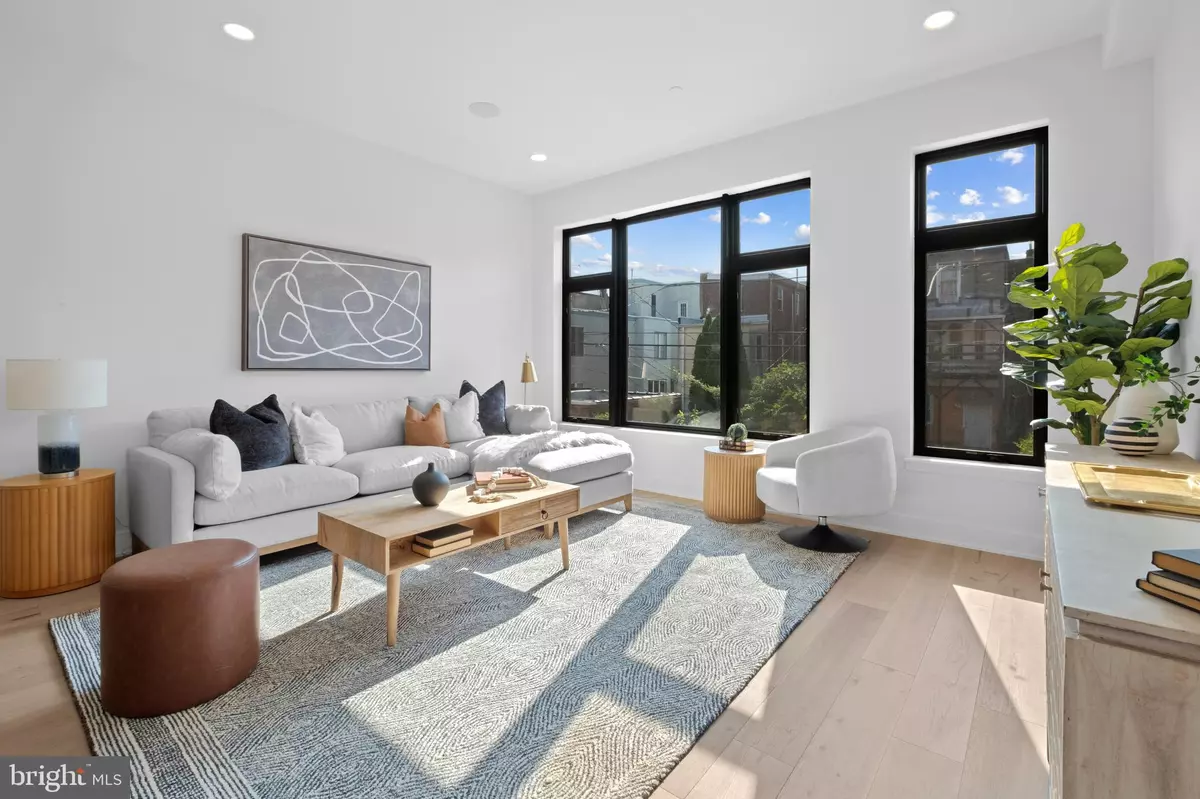 Philadelphia, PA 19130,739 N CAPITOL ST