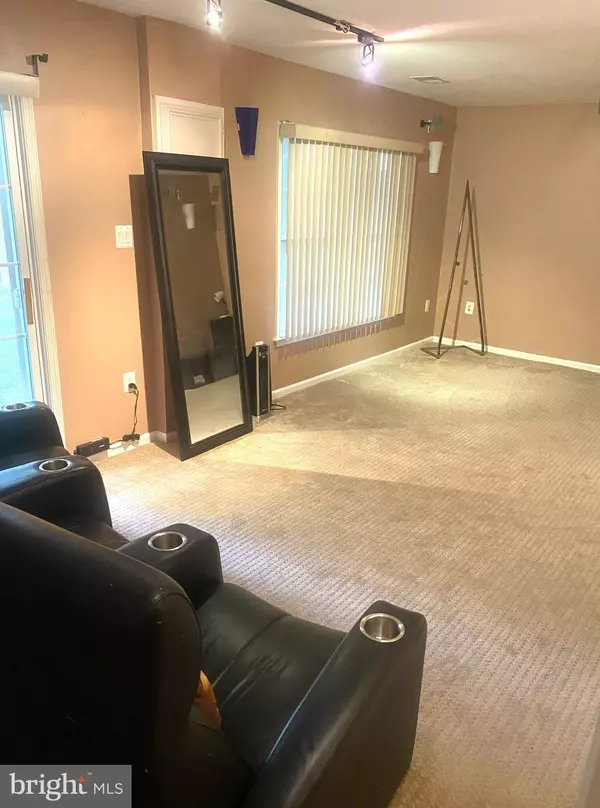 Herndon, VA 20170,168 HERNDON MILL CIR #(BASEMENT SUITE)