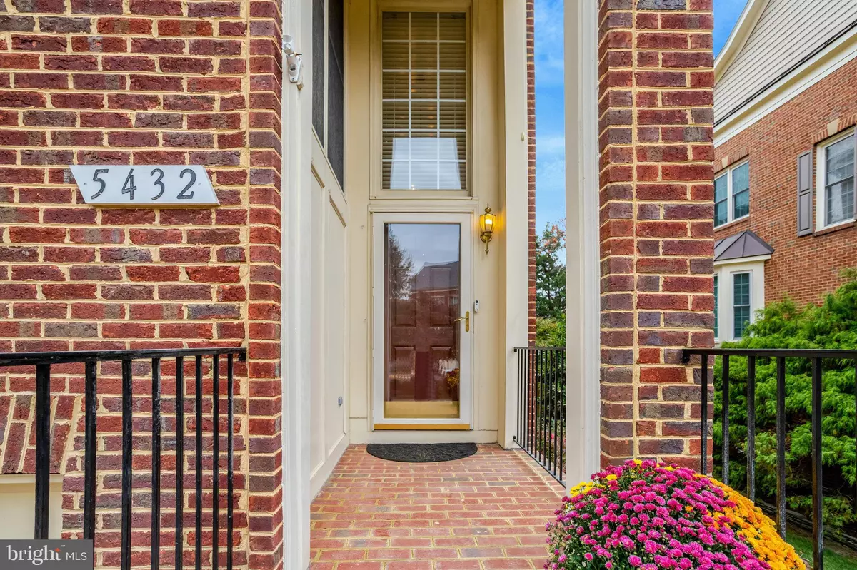 Alexandria, VA 22312,5432 EDSALL RIDGE PL