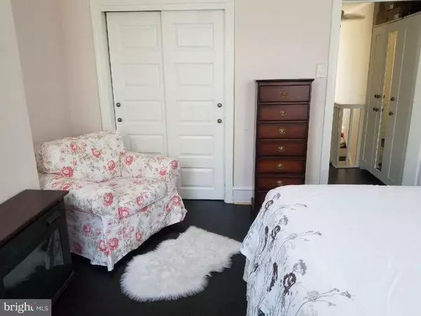 Philadelphia, PA 19130,856 N BAMBREY ST
