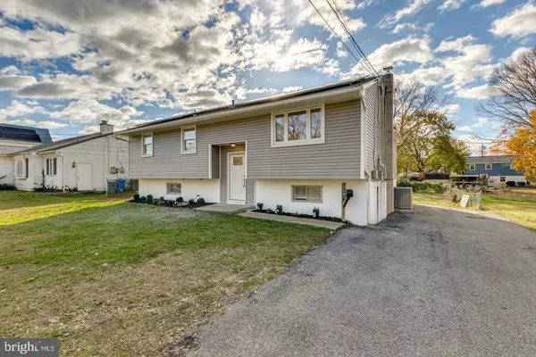 238 W CENTER ST, Clayton, NJ 08312