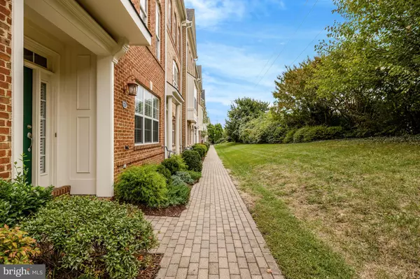 Herndon, VA 20170,220 HERNDON STATION SQ