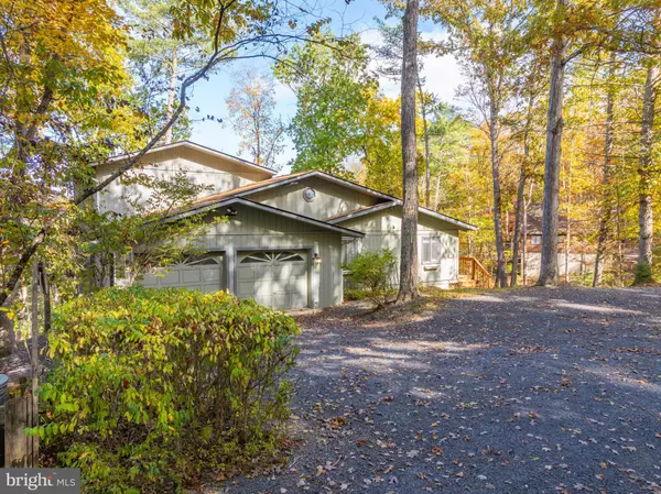 129 FAIRWAY DR, Basye, VA 22810