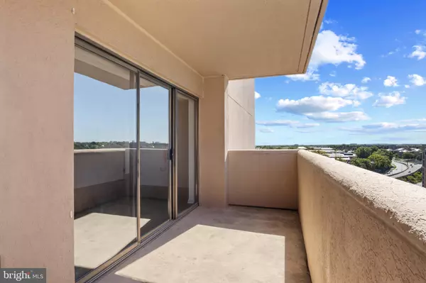 Arlington, VA 22201,1301 N COURTHOUSE RD #1401