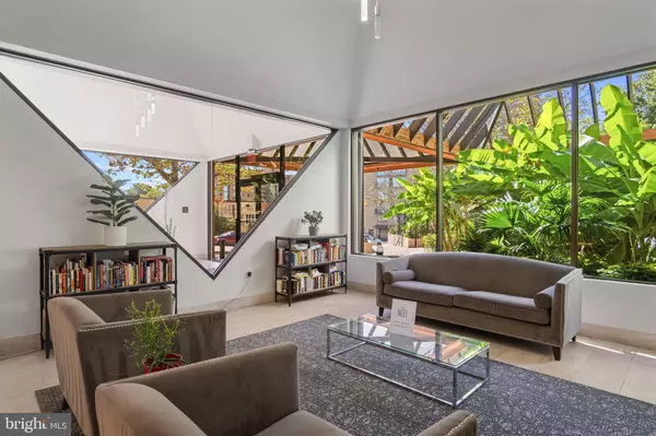 Arlington, VA 22201,1301 N COURTHOUSE RD #1401