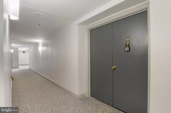 Arlington, VA 22201,1301 N COURTHOUSE RD #1401