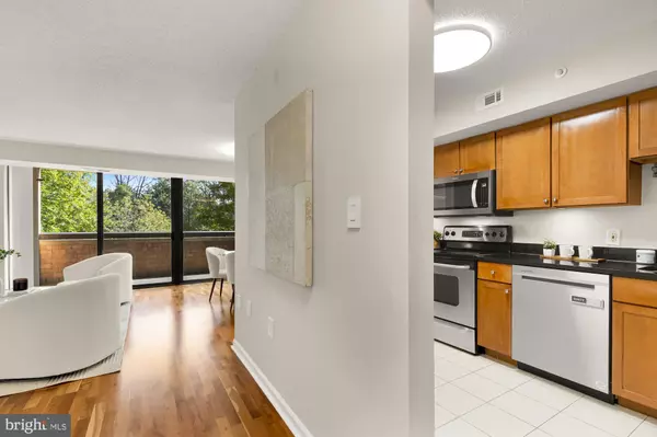 Falls Church, VA 22043,2230 GEORGE C MARSHALL DR #306