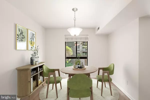 Reston, VA 20191,2042 ROYAL FERN CT #1B