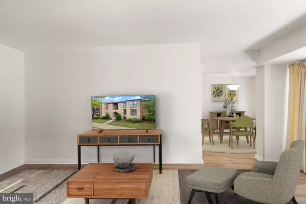 Reston, VA 20191,2042 ROYAL FERN CT #1B