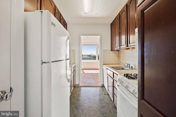 Washington, DC 20037,2475 VIRGINIA AVE NW #921