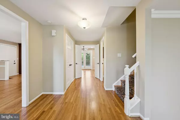 Fairfax, VA 22030,6102 KINGS COLOR DR