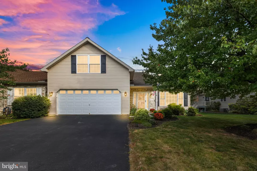 1267 WILLOW CREEK DR, Mount Joy, PA 17552