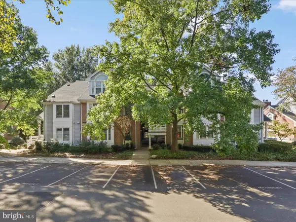 Falls Church, VA 22042,7596-A LAKESIDE VILLAGE DR