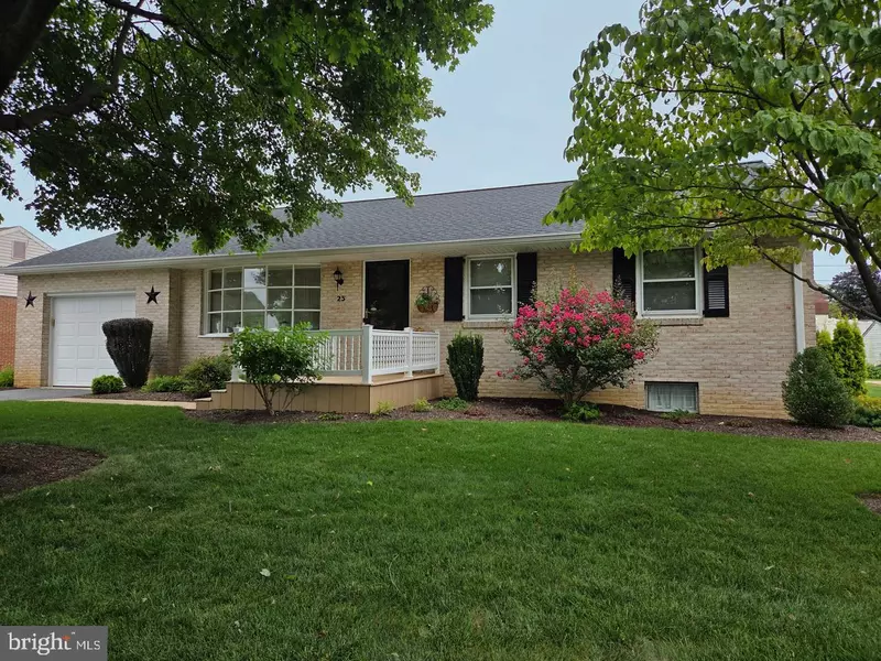25 HOMESTEAD DR, Lancaster, PA 17602