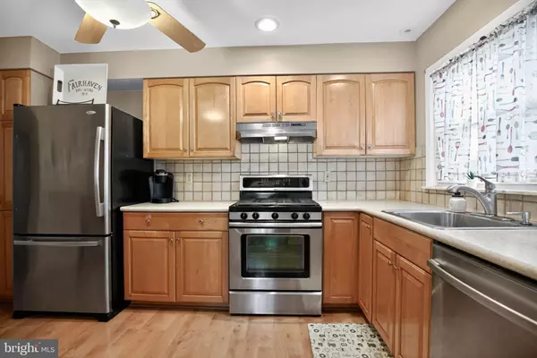 Huntingdon Valley, PA 19006,927 SHERMAN AVE