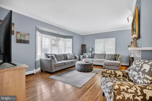 Huntingdon Valley, PA 19006,927 SHERMAN AVE