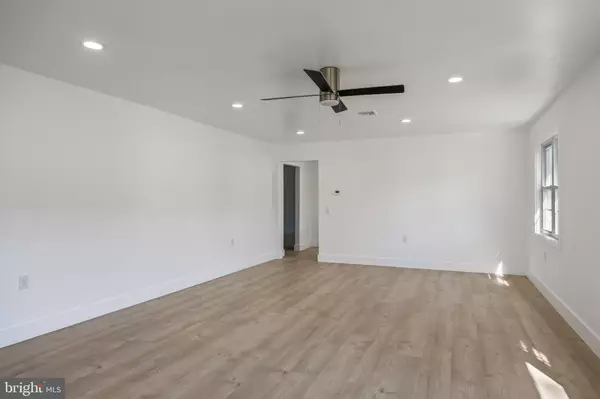 Toms River, NJ 08753,5 ST ANDREWS CT