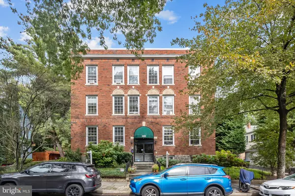 3039 MACOMB ST NW, Washington, DC 20008