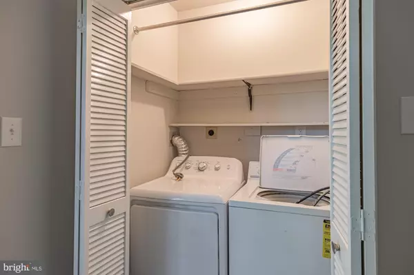 Arlington, VA 22201,1204 WAYNE ST N #D