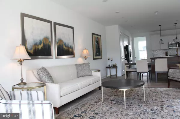 Chantilly, VA 20151,4975 LONGMIRE WAY