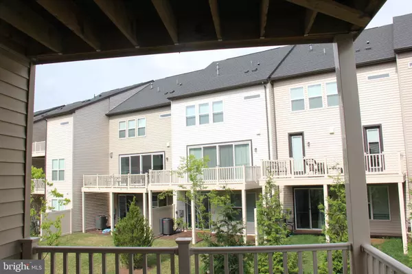 Chantilly, VA 20151,4975 LONGMIRE WAY