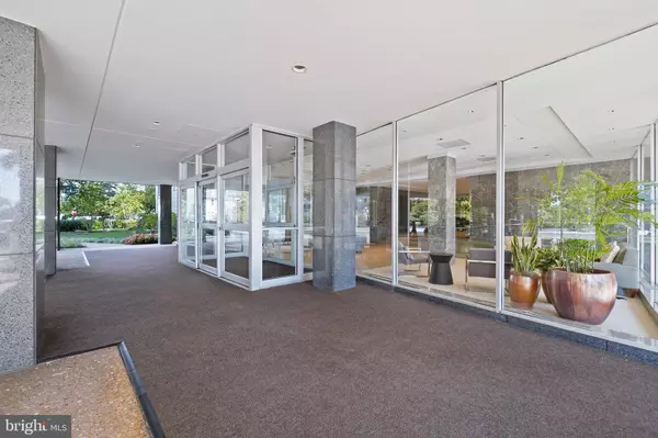 Washington, DC 20037,2475 VIRGINIA AVE NW #223